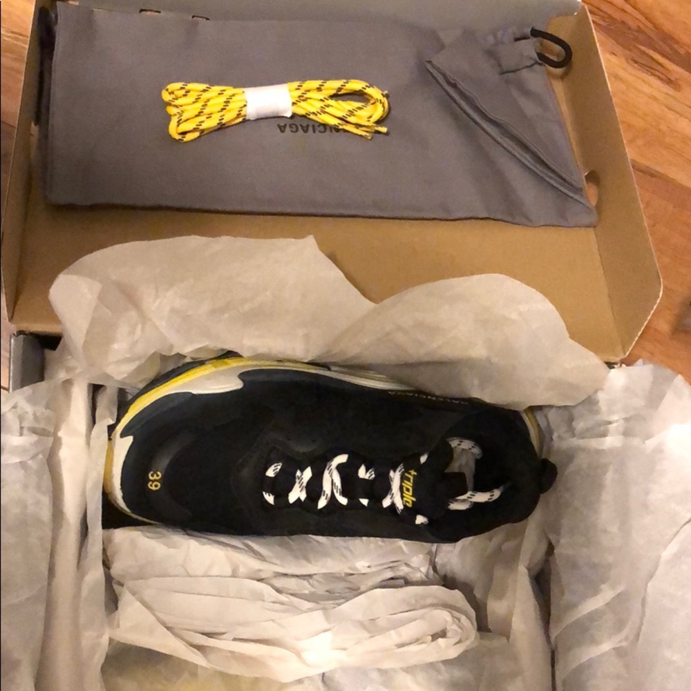 balenciaga triple s black/yellow U.S size 9 .IT 39